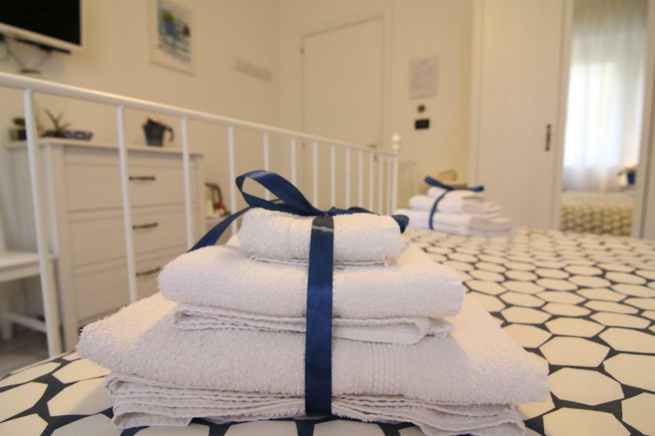 "7 Sorelle B&B" Camere In Pieno Centro Citta Con Bagno Privato, Free High Speed Wi-Fi, Netflix Cosenza Exterior photo