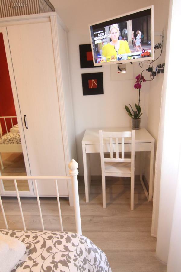 "7 Sorelle B&B" Camere In Pieno Centro Citta Con Bagno Privato, Free High Speed Wi-Fi, Netflix Cosenza Exterior photo
